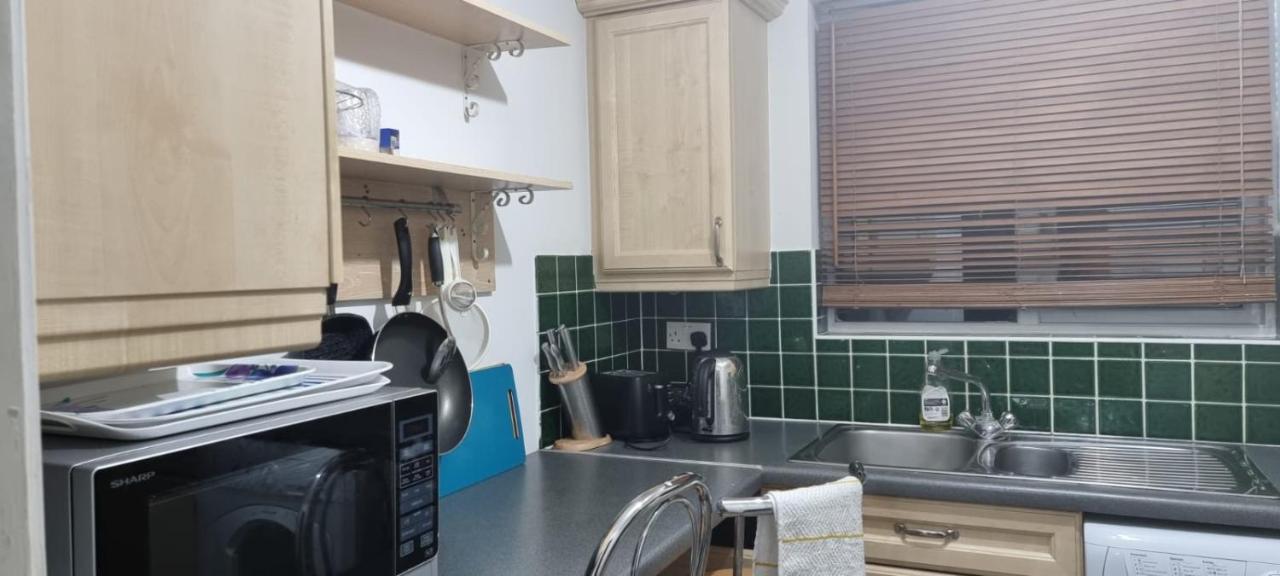2 Bedroom Apartment - Greater London Dagenham Buitenkant foto